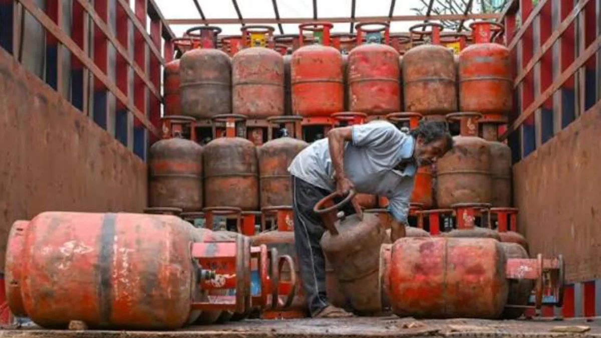 मिडिल ईस्ट तनाव का असर: पटना में LPG संकट गहराया, 1.63 लाख के पार पहुंचा बैकलॉग 1 मिडिल ईस्ट तनाव का असर: पटना में LPG संकट गहराया, 1.63 लाख के पार पहुंचा बैकलॉग