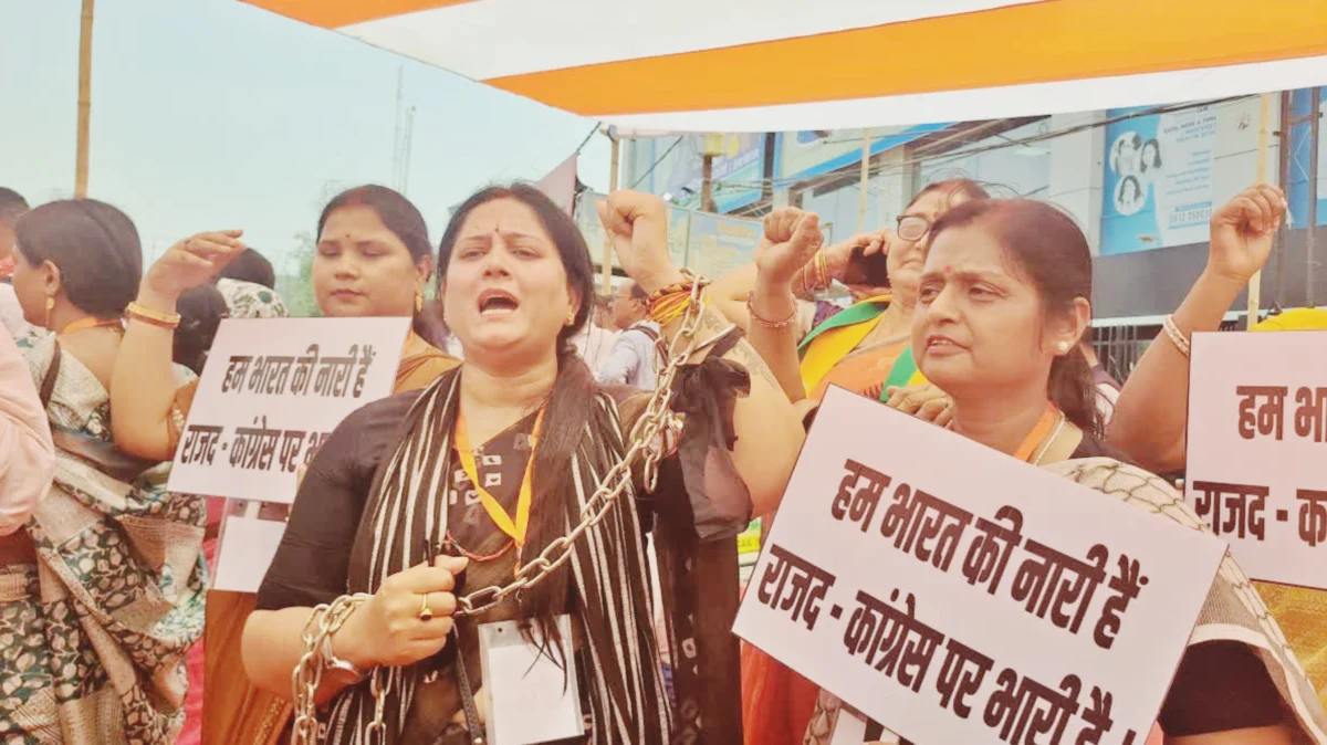 नारी शक्ति वंदन अधिनियम पर सियासी घमासान, पटना में एनडीए महिला मोर्चा का आक्रोश मार्च