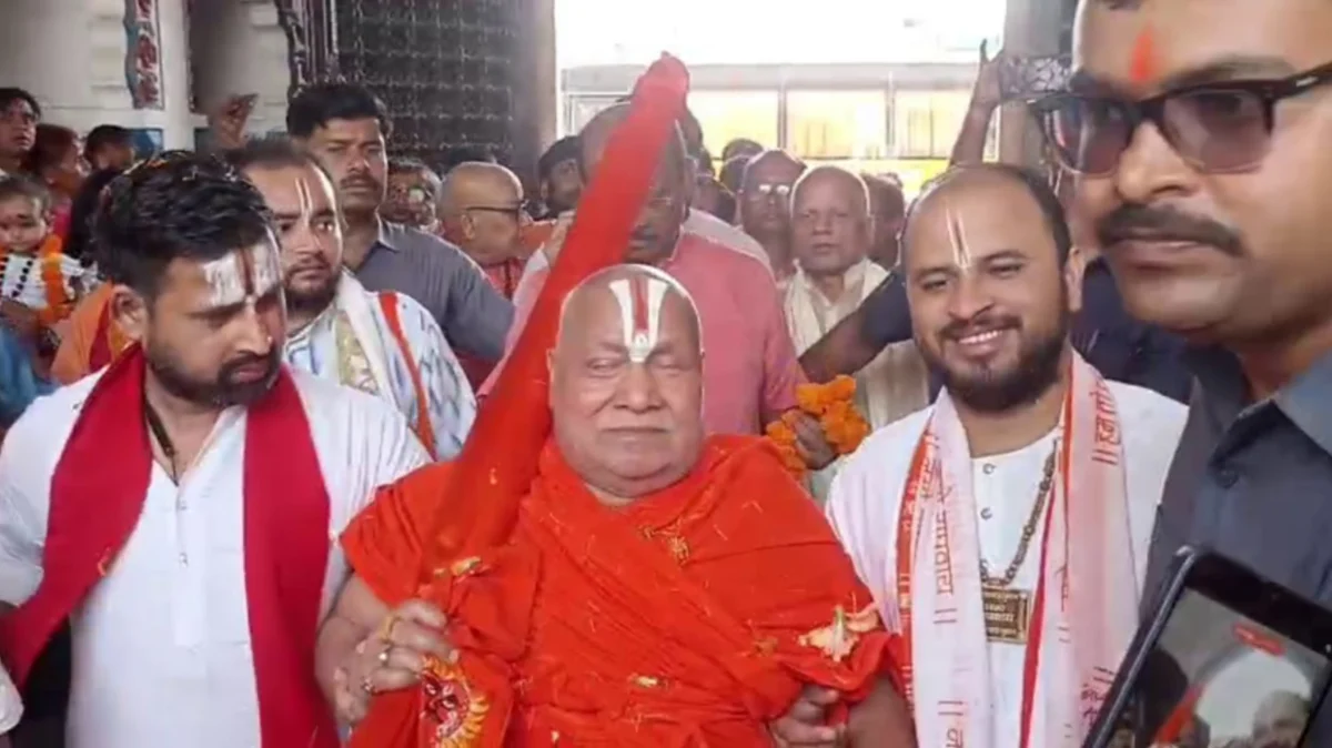 जनकपुरधाम पहुंचे जगद्गुरु रामभद्राचार्य, मां जानकी के दर्शन के बाद नेपाल की राजनीति पर दिया बयान