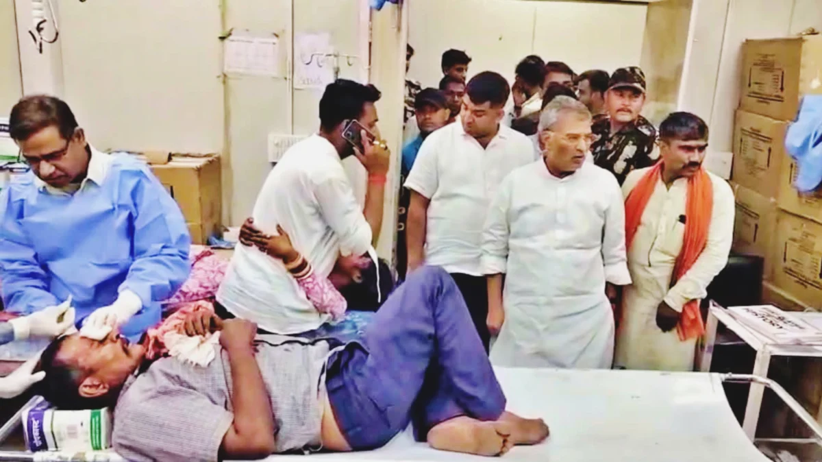 जहानाबाद में पूर्व सांसद अरुण कुमार की इंसानियत मिसाल: सड़क हादसे में घायल 4 लोगों को खुद अस्पताल पहुंचाकर बचाई जान 1 जहानाबाद में पूर्व सांसद अरुण कुमार की इंसानियत मिसाल: सड़क हादसे में घायल 4 लोगों को खुद अस्पताल पहुंचाकर बचाई जान
