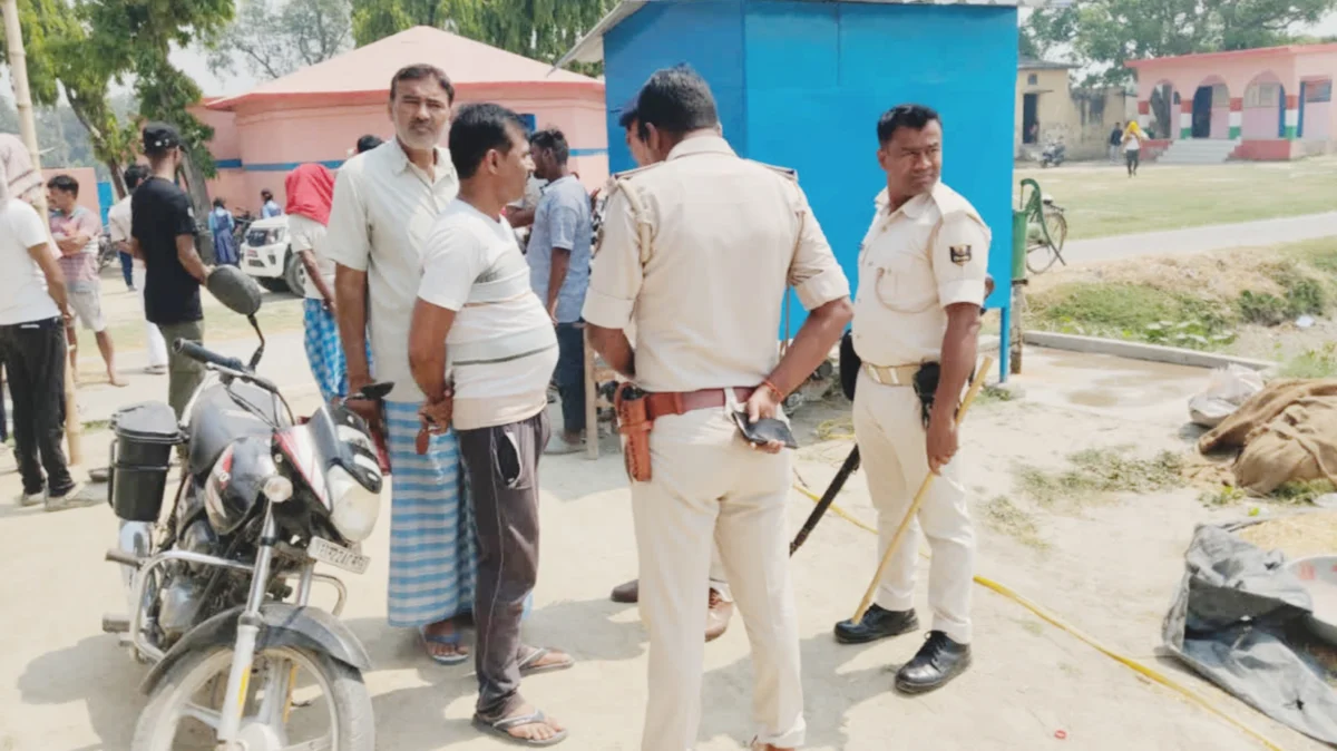 बेतिया में दिनदहाड़े युवक को सीने में गोली, हालत गंभीर; 200 मीटर दूर दुकान जाते समय हमला