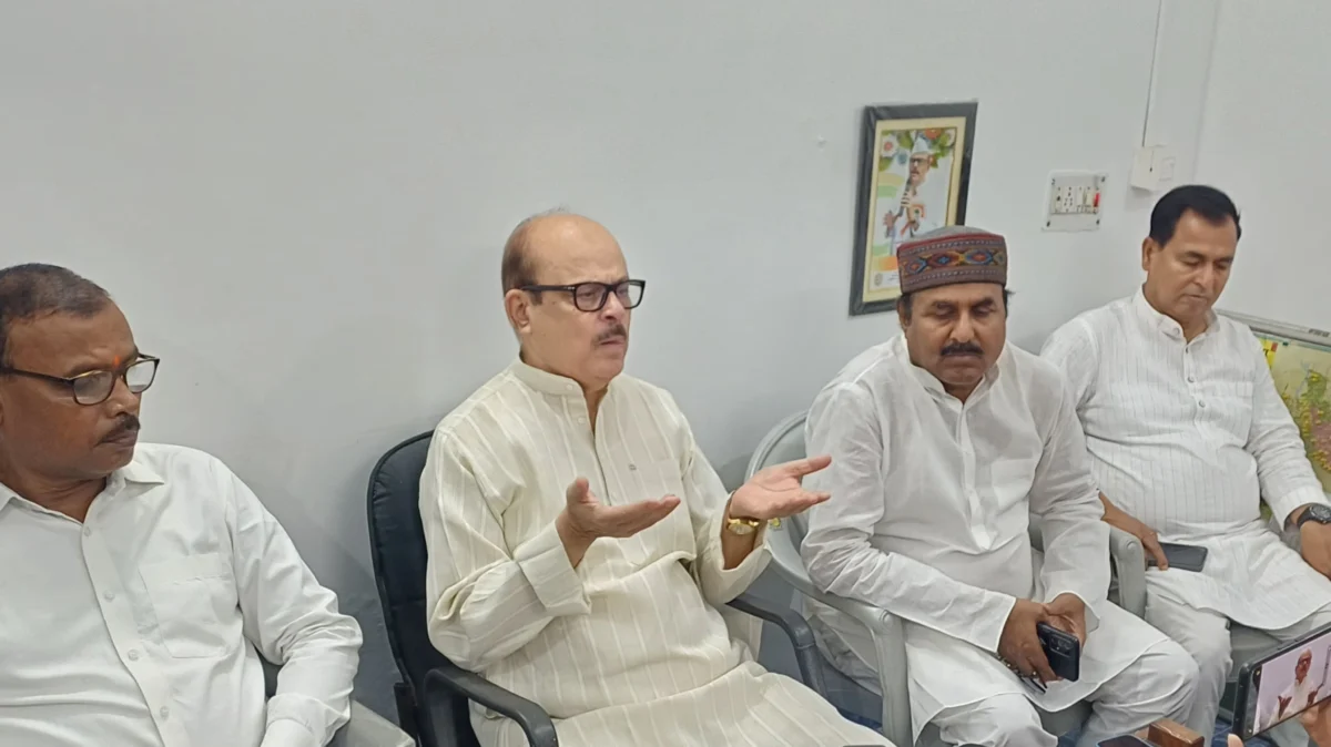 बिहार कांग्रेस में बढ़ी अंदरूनी खींचतान, तारिक अनवर के बयान से सियासी हलचल तेज