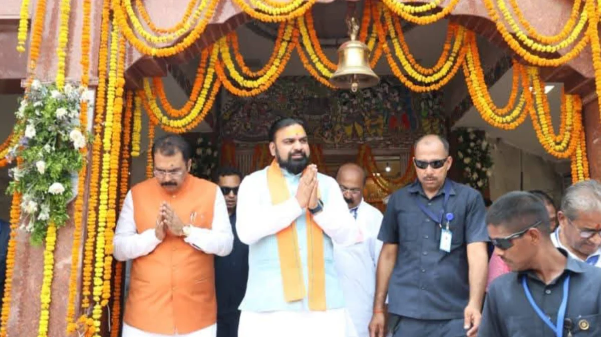 बोधगया: मुख्यमंत्री के संभावित दौरे को लेकर प्रशासन अलर्ट, विष्णुपद मंदिर की सुरक्षा कड़ी 1 बोधगया: मुख्यमंत्री के संभावित दौरे को लेकर प्रशासन अलर्ट, विष्णुपद मंदिर की सुरक्षा कड़ी