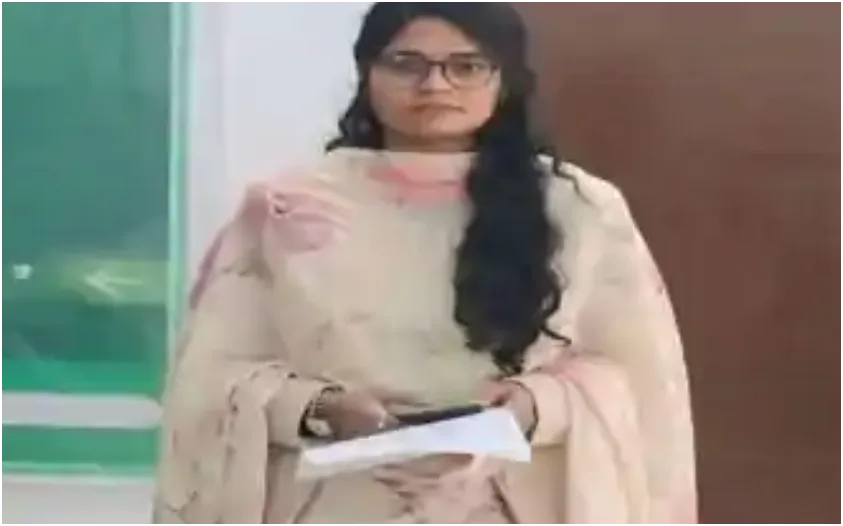 सिवान में महिला अधिकारी की संदिग्ध मौत: सुसाइड नोट मिला, परिवार ने जताई हत्या की आशंका 1 सिवान में महिला अधिकारी की संदिग्ध मौत: सुसाइड नोट मिला, परिवार ने जताई हत्या की आशंका