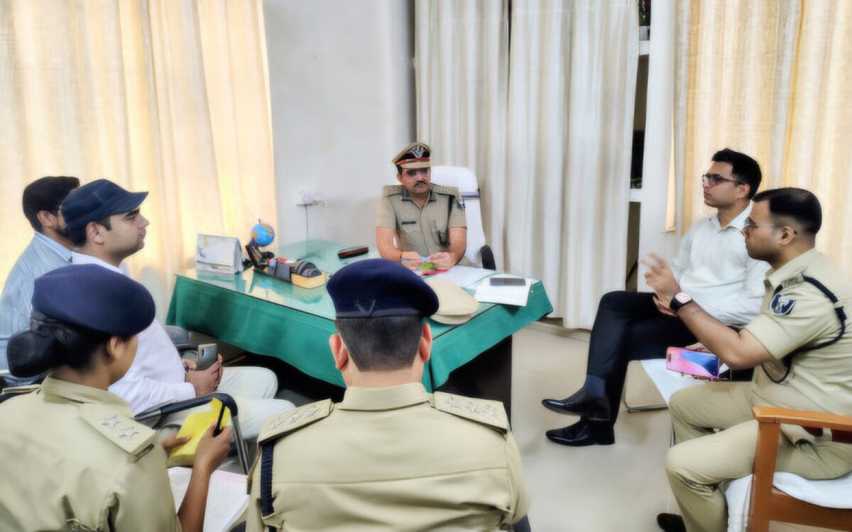 ​चंपारण में ‘जहरीली’ मौत का तांडव: पांच घरों के बुझे चिराग, अपनों को खोने के बाद अब ‘अंधेरे’ से जंग, पुलिस ने धंधेबाजों के सिंडिकेट पर कसा शिकंजा