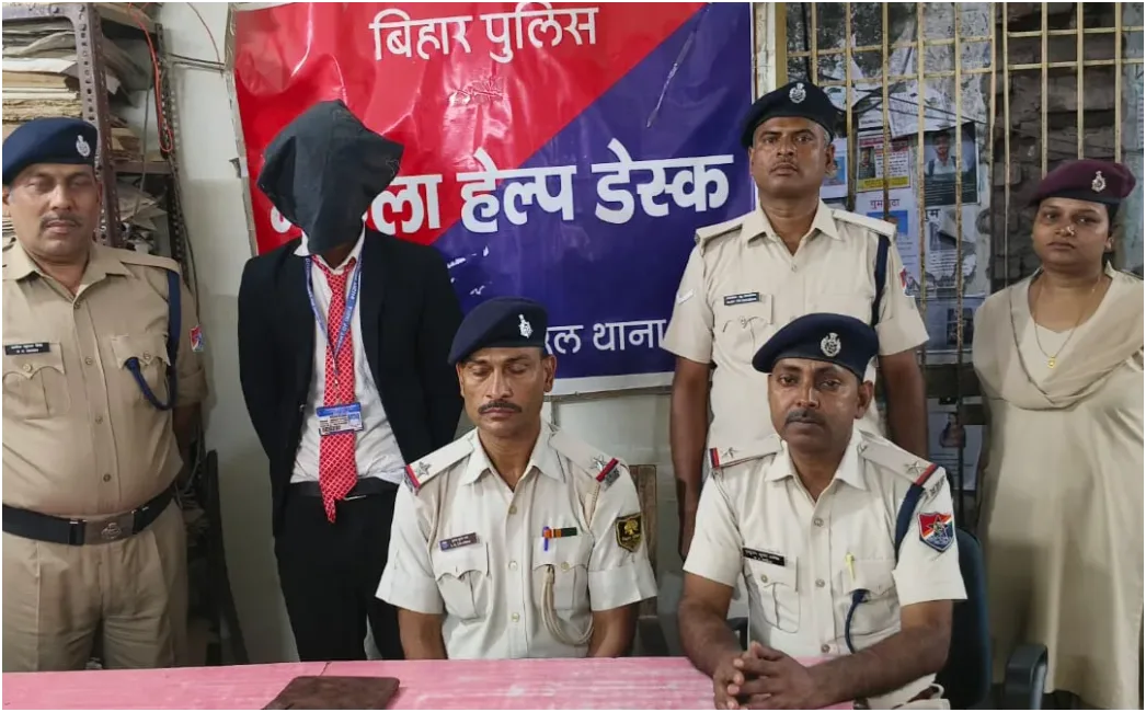 गया जंक्शन पर फर्जी ‘IB अधिकारी’ गिरफ्तार, नकली आईडी के सहारे कर रहा था धोखाधड़ी
