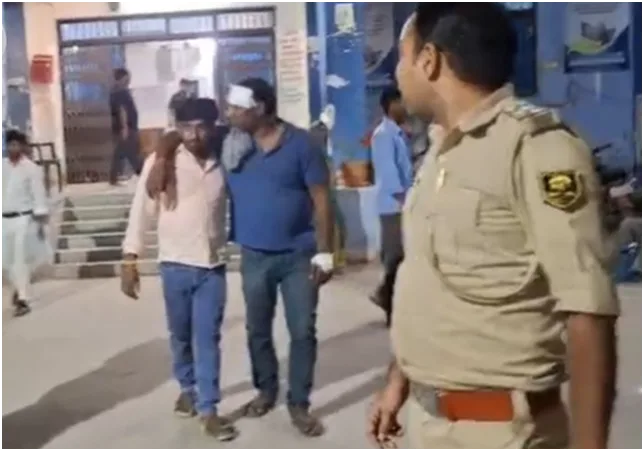 सासाराम में दबंगों का आतंक: घर से खींचकर युवक की बेरहमी से पिटाई, वीडियो वायरल होते ही पुलिस एक्शन में