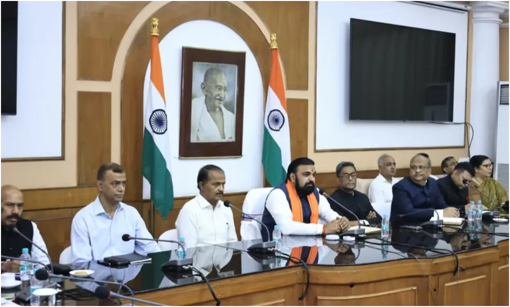 सीएम बनते ही एक्शन मोड में सम्राट चौधरी, पहली ही बैठक में दिए संकेत—ऐसे चलेगी नई सरकार 1 सीएम बनते ही एक्शन मोड में सम्राट चौधरी, पहली ही बैठक में दिए संकेत—ऐसे चलेगी नई सरकार
