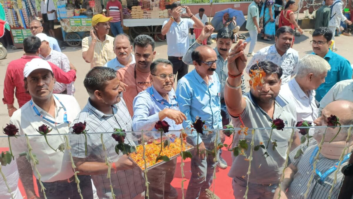 भागलपुर रेलवे स्टेशन पर बढ़ीं सुविधाएं: दूसरी मोबाइल फूड वैन सेवा शुरू, यात्रियों को मिलेगा ताजा और सस्ता खाना
