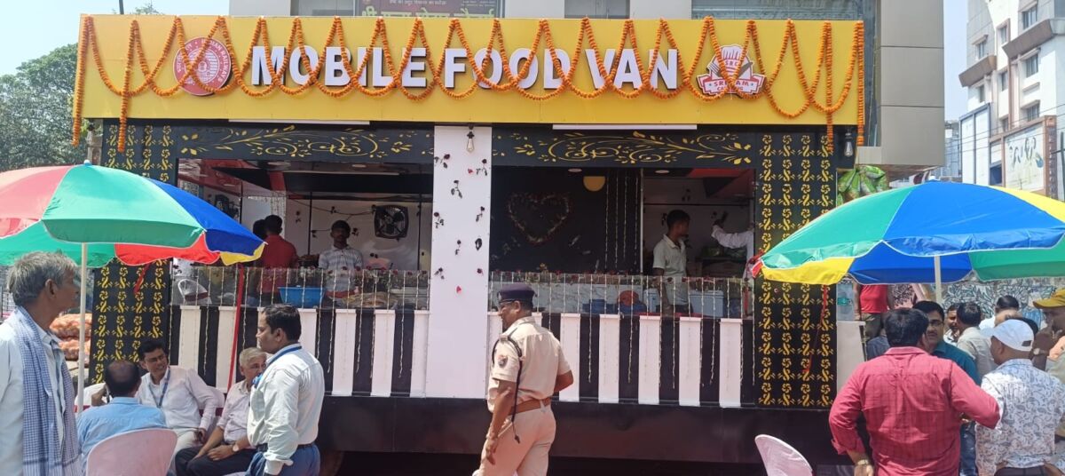 भागलपुर रेलवे स्टेशन पर बढ़ीं सुविधाएं: दूसरी मोबाइल फूड वैन सेवा शुरू, यात्रियों को मिलेगा ताजा और सस्ता खाना