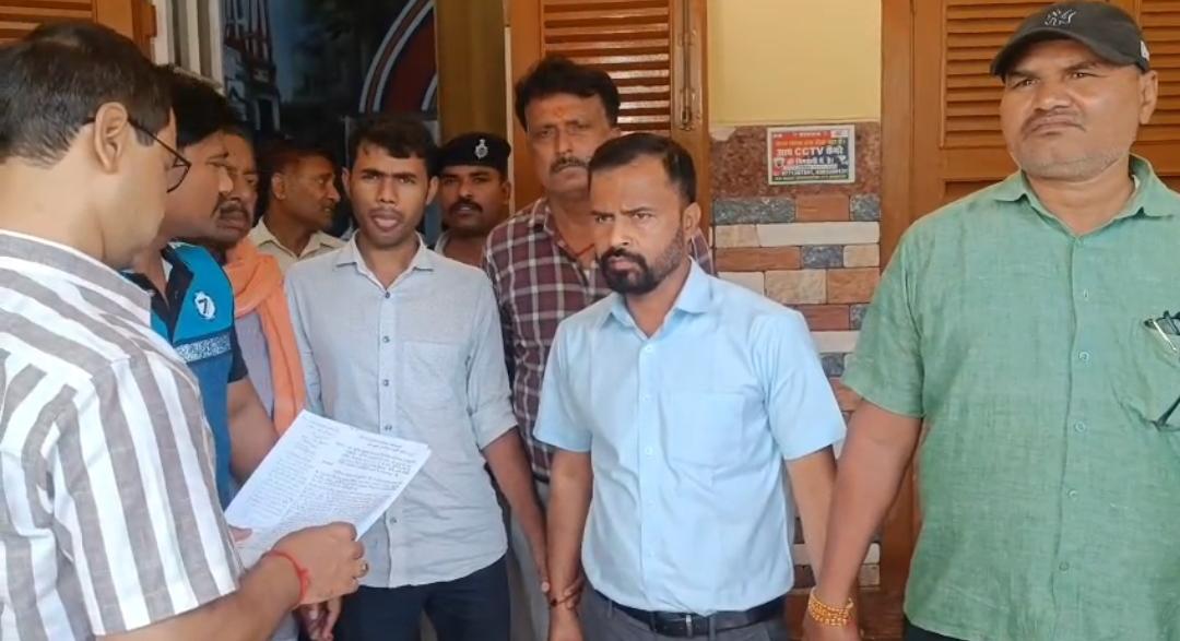 बेगूसराय जमीन घोटाला: निगरानी विभाग की बड़ी कार्रवाई, 1.70 लाख घूस लेते पेशकार समेत तीन गिरफ्तार