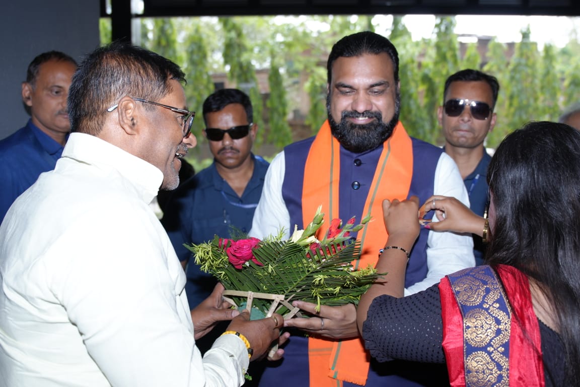 मरीन ड्राइव पर 3 महीने में 1 लाख पेड़ लगाने का लक्ष्य: सम्राट चौधरी, विकास के साथ पर्यावरण संतुलन पर जोर 1 मरीन ड्राइव पर 3 महीने में 1 लाख पेड़ लगाने का लक्ष्य: सम्राट चौधरी, विकास के साथ पर्यावरण संतुलन पर जोर