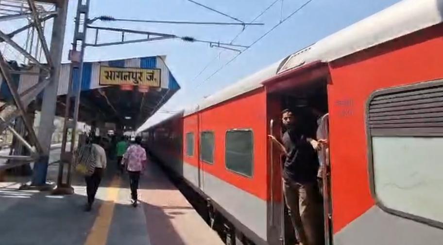 गैस संकट ने छीनी परदेस की रोज़ी: महंगाई और किल्लत से परेशान मजदूरों की भागलपुर वापसी तेज