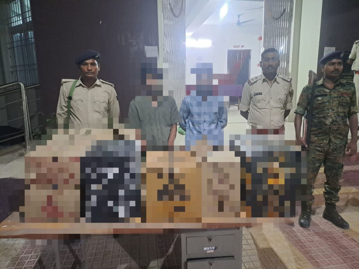 ​भागलपुर में 'थार' से उतरी विदेशी शराब की खेप: बरारी पुलिस ने नौलखा के पास घेराबंदी कर 137 लीटर स्टॉक पकड़ा, ईशाकचक और जोगसर के दो युवक गिरफ्तार