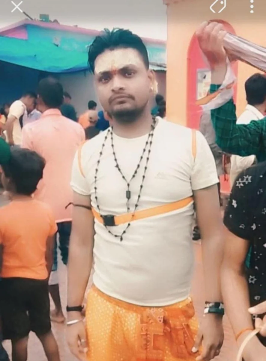 रफ़्तार का कहर: लोदीपुर में अनियंत्रित हाईवा ने बाइक सवार को रौंदा, जमसी के मनीष की मौके पर ही दर्दनाक मौत
