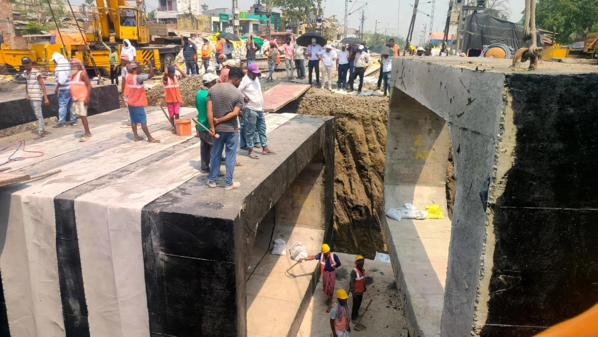 मालदा मंडल में बड़ा इंजीनियरिंग ऑपरेशन, निमतिता–धुलियान खंड में एलएचएस बॉक्स लॉन्चिंग से सुरक्षा और अवसंरचना को मिला मजबूती
