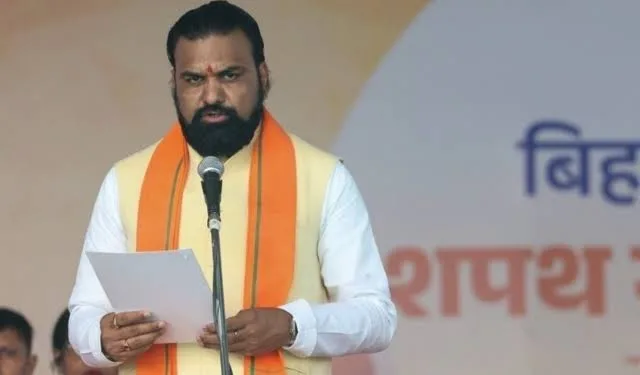 बिहार में 'सम्राट' राज: आज लोकभवन में शपथ ग्रहण समारोह 1 बिहार में 'सम्राट' राज: आज लोकभवन में शपथ ग्रहण समारोह