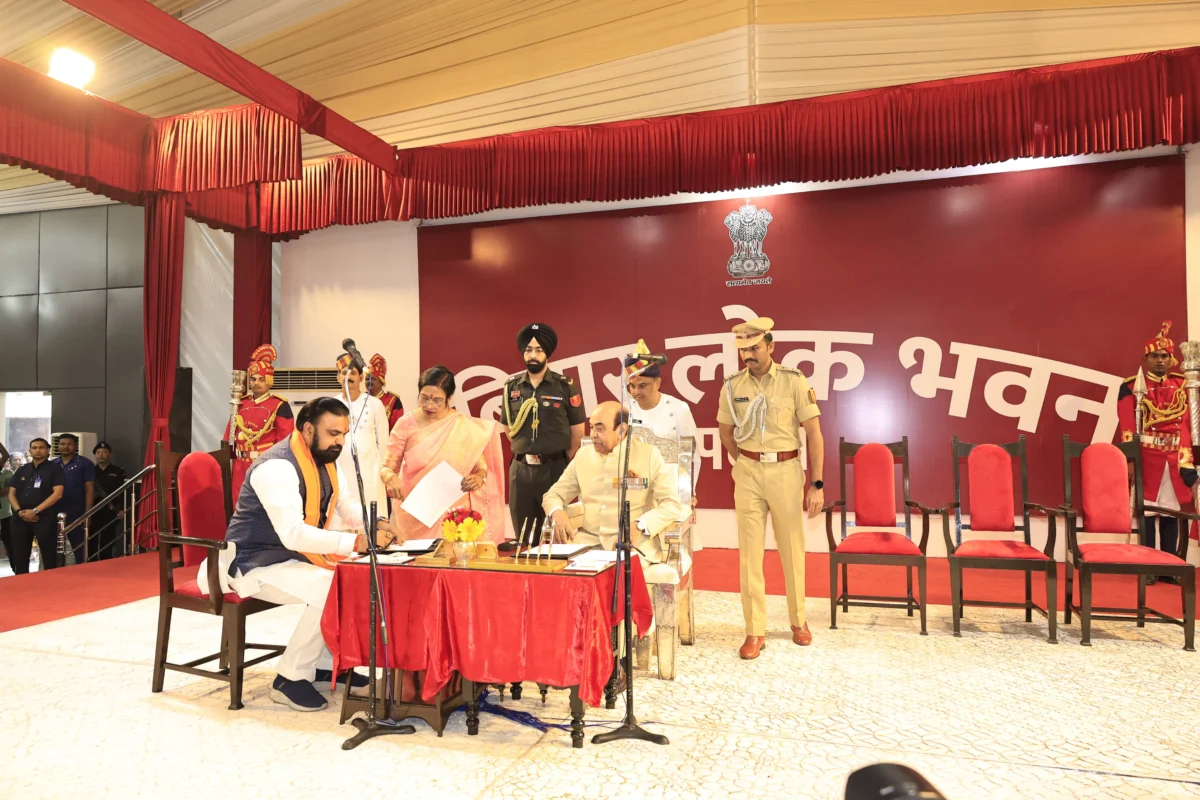बिहार में ‘सम्राट’ युग का सूर्योदय: लोक भवन में शपथ ग्रहण के साथ पहली बार भाजपा का मुख्यमंत्री 1 बिहार में ‘सम्राट’ युग का सूर्योदय: लोक भवन में शपथ ग्रहण के साथ पहली बार भाजपा का मुख्यमंत्री