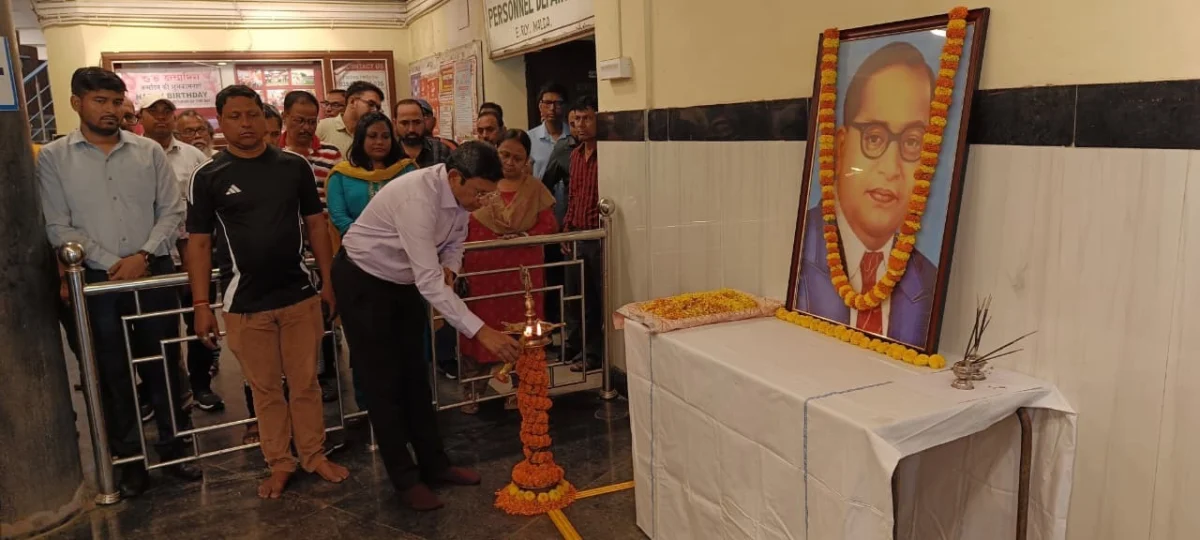 मालदा मंडल में डॉ. भीमराव आंबेडकर की 135वीं जयंती श्रद्धापूर्वक मनाई गई, अधिकारियों ने दी श्रद्धांजलि 1 मालदा मंडल में डॉ. भीमराव आंबेडकर की 135वीं जयंती श्रद्धापूर्वक मनाई गई, अधिकारियों ने दी श्रद्धांजलि