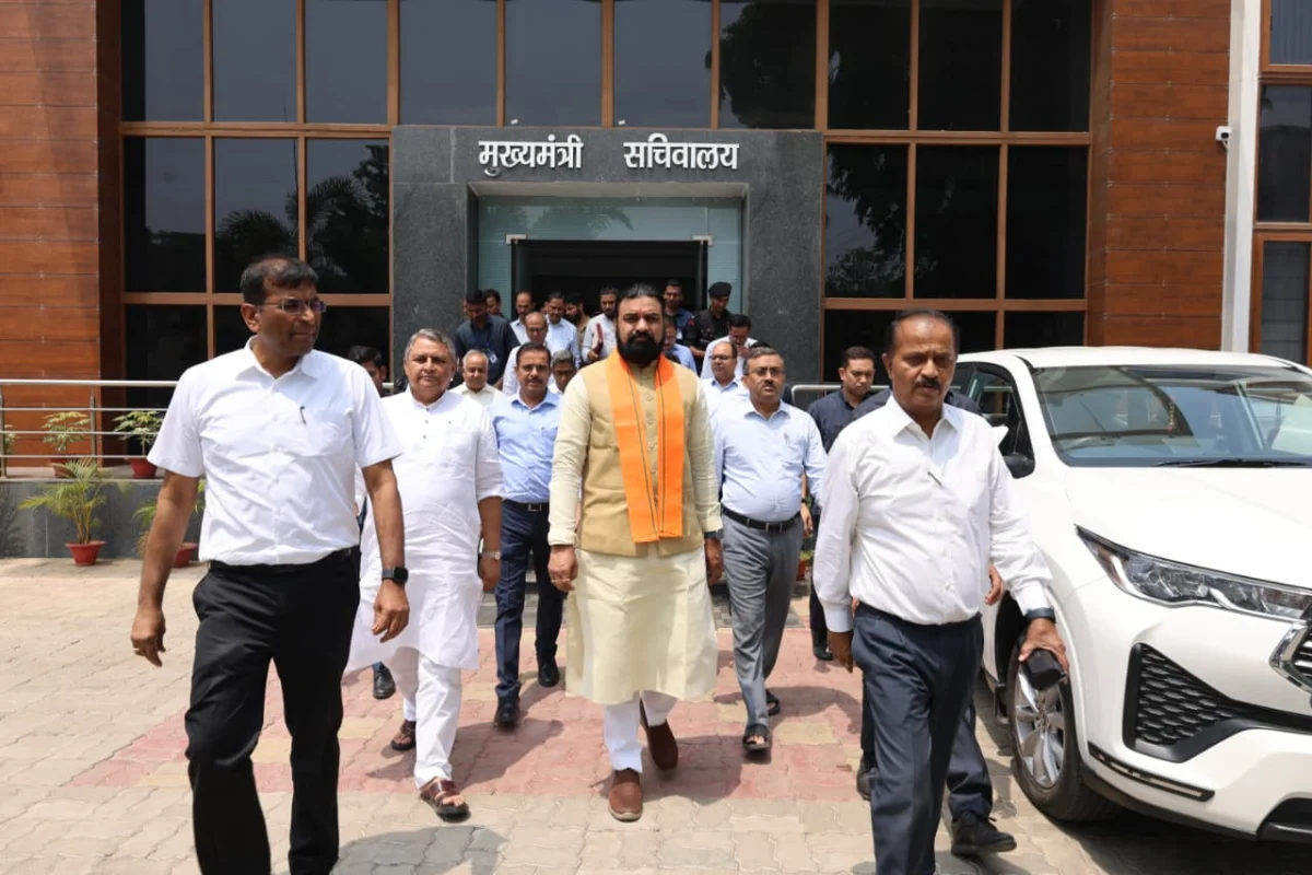 सचिवालय में ‘सम्राट’ का एक्शन मोड: पदभार ग्रहण करते ही व्यवस्थाओं का बारीकी से निरीक्षण, दो उप मुख्यमंत्रियों और शीर्ष अधिकारियों के साथ खींची सुशासन की नई लकीर
