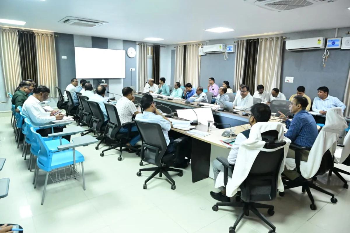 भागलपुर में नगर निकायों की मासिक समीक्षा बैठक, डीएम ने दिए विकास और राजस्व बढ़ाने के निर्देश 1 भागलपुर में नगर निकायों की मासिक समीक्षा बैठक, डीएम ने दिए विकास और राजस्व बढ़ाने के निर्देश