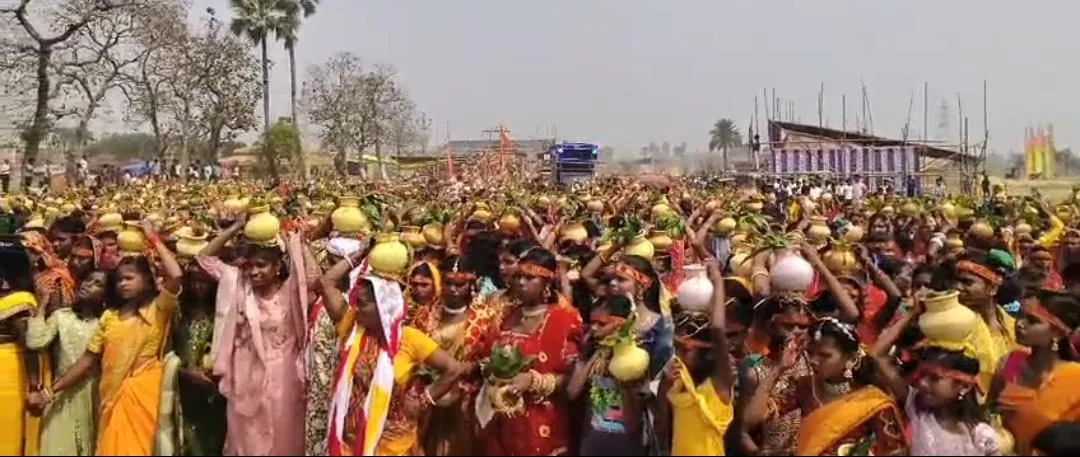 जगदीशपुर में लक्ष्मी नारायण महायज्ञ और भागवत कथा का भव्य शुभारंभ, कलश यात्रा में उमड़ा जनसैलाब 1 जगदीशपुर में लक्ष्मी नारायण महायज्ञ और भागवत कथा का भव्य शुभारंभ, कलश यात्रा में उमड़ा जनसैलाब