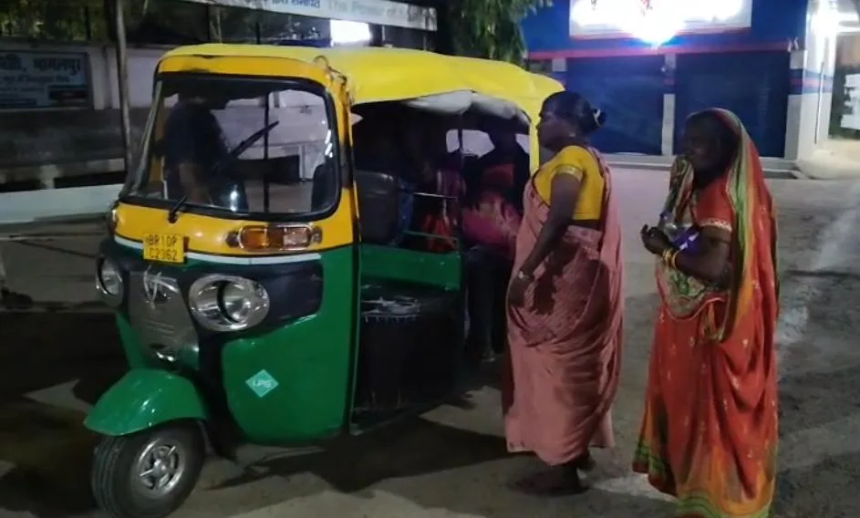मायागंज अस्पताल में इलाज में देरी का आरोप, महिला की मौत के बाद परिजनों का हंगामा 1 मायागंज अस्पताल में इलाज में देरी का आरोप, महिला की मौत के बाद परिजनों का हंगामा