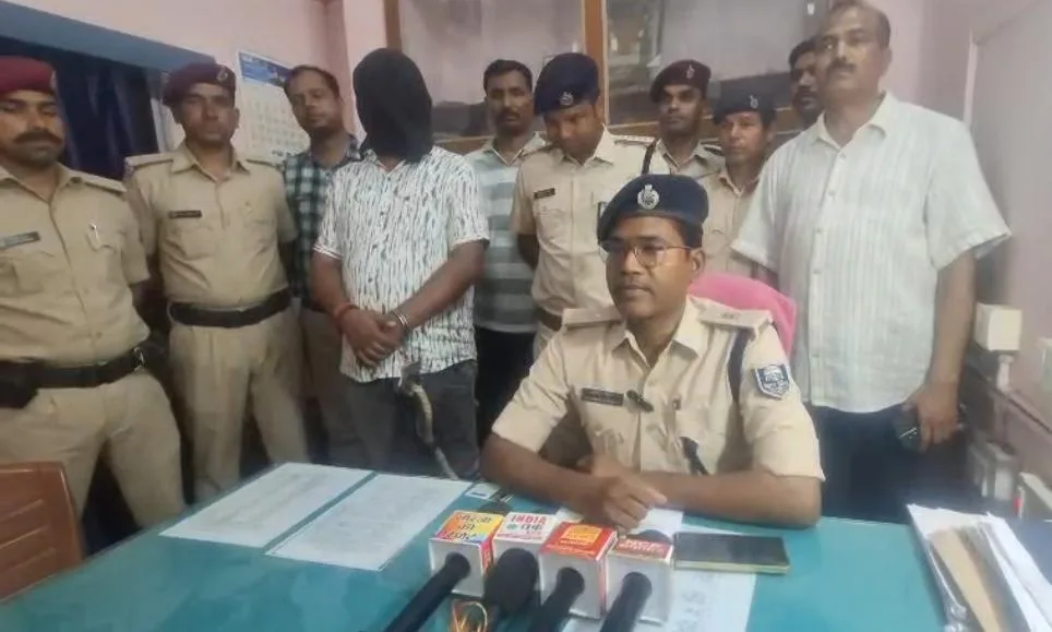 साहिबगंज–दानापुर इंटरसिटी में अवैध हथियार के साथ युवक गिरफ्तार, फर्जी लाइसेंस का खुलासा