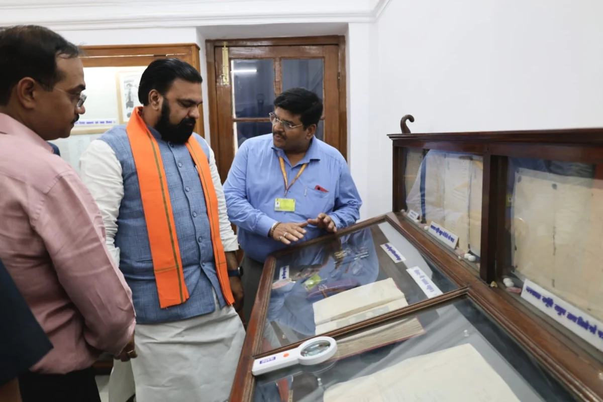 जननायक की विरासत को नई पहचान: सम्राट चौधरी ने कर्पूरी स्मृति संग्रहालय में वाचनालय बनाने का दिया निर्देश 1 जननायक की विरासत को नई पहचान: सम्राट चौधरी ने कर्पूरी स्मृति संग्रहालय में वाचनालय बनाने का दिया निर्देश