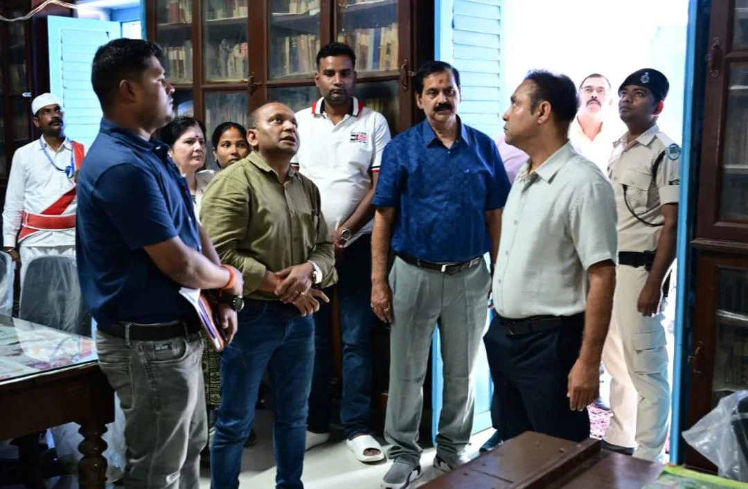 भागलपुर के 'भगवान पुस्तकालय' के दिन बहुरेंगे: जिलाधिकारी ने खुद संभाली कमान, जीर्णोद्धार के लिए दिए कड़े निर्देश 1 भागलपुर के 'भगवान पुस्तकालय' के दिन बहुरेंगे: जिलाधिकारी ने खुद संभाली कमान, जीर्णोद्धार के लिए दिए कड़े निर्देश