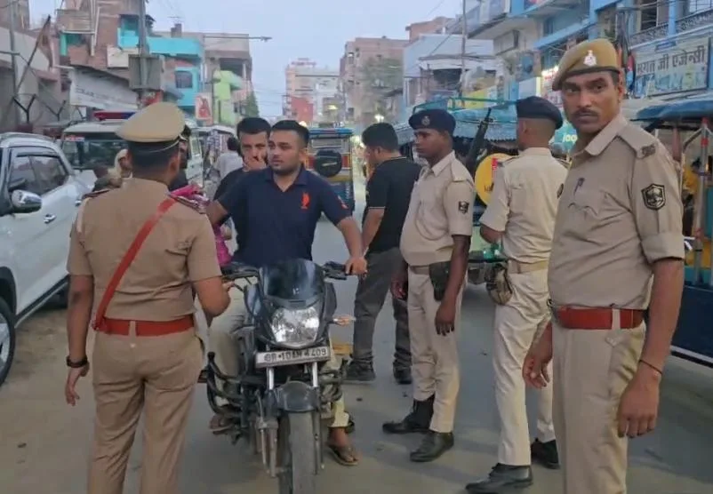 ललमटिया में सघन वाहन जांच अभियान: नियम तोड़ने वालों पर सख्ती, कई वाहनों के कटे चालान 1 ललमटिया में सघन वाहन जांच अभियान: नियम तोड़ने वालों पर सख्ती, कई वाहनों के कटे चालान