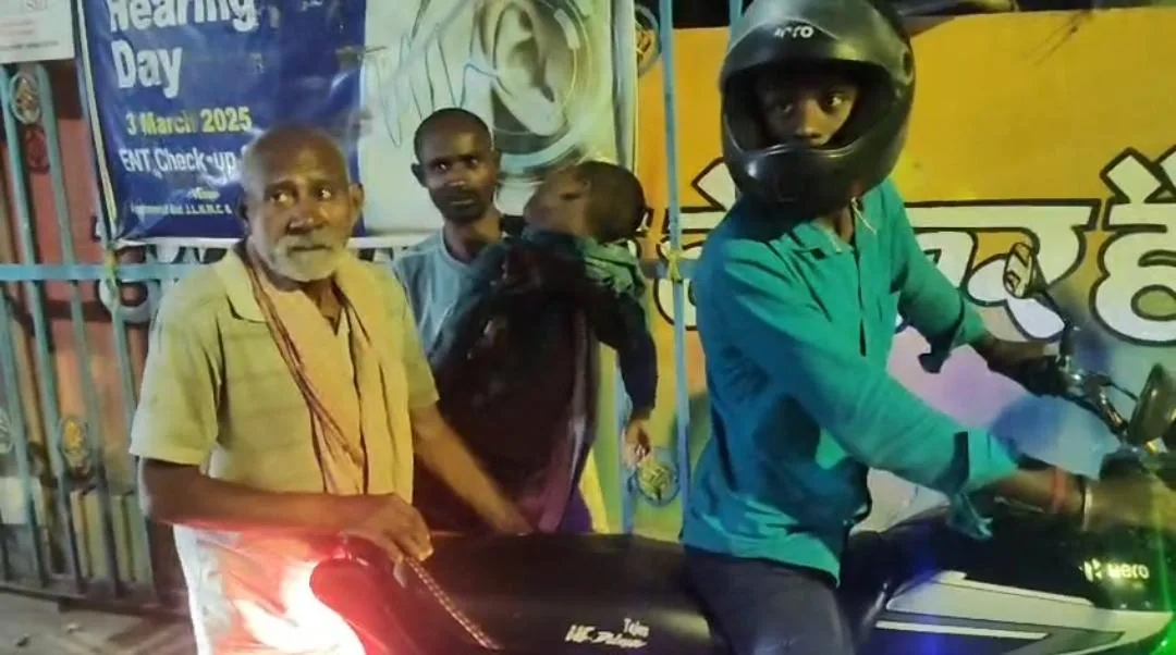 भागलपुर में सांप के काटने से 12 वर्षीय किशोर की मौत, अस्पताल पर लापरवाही का गंभीर आरोप 1 भागलपुर में सांप के काटने से 12 वर्षीय किशोर की मौत, अस्पताल पर लापरवाही का गंभीर आरोप