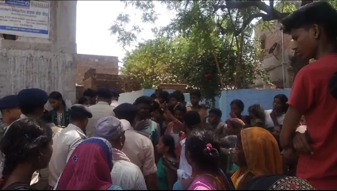 नालंदा में 13 वर्षीय छात्र की दोनों आंखें फोड़ने का आरोप, गांव में उबाल; एक आरोपी गिरफ्तार 1 नालंदा में 13 वर्षीय छात्र की दोनों आंखें फोड़ने का आरोप, गांव में उबाल; एक आरोपी गिरफ्तार