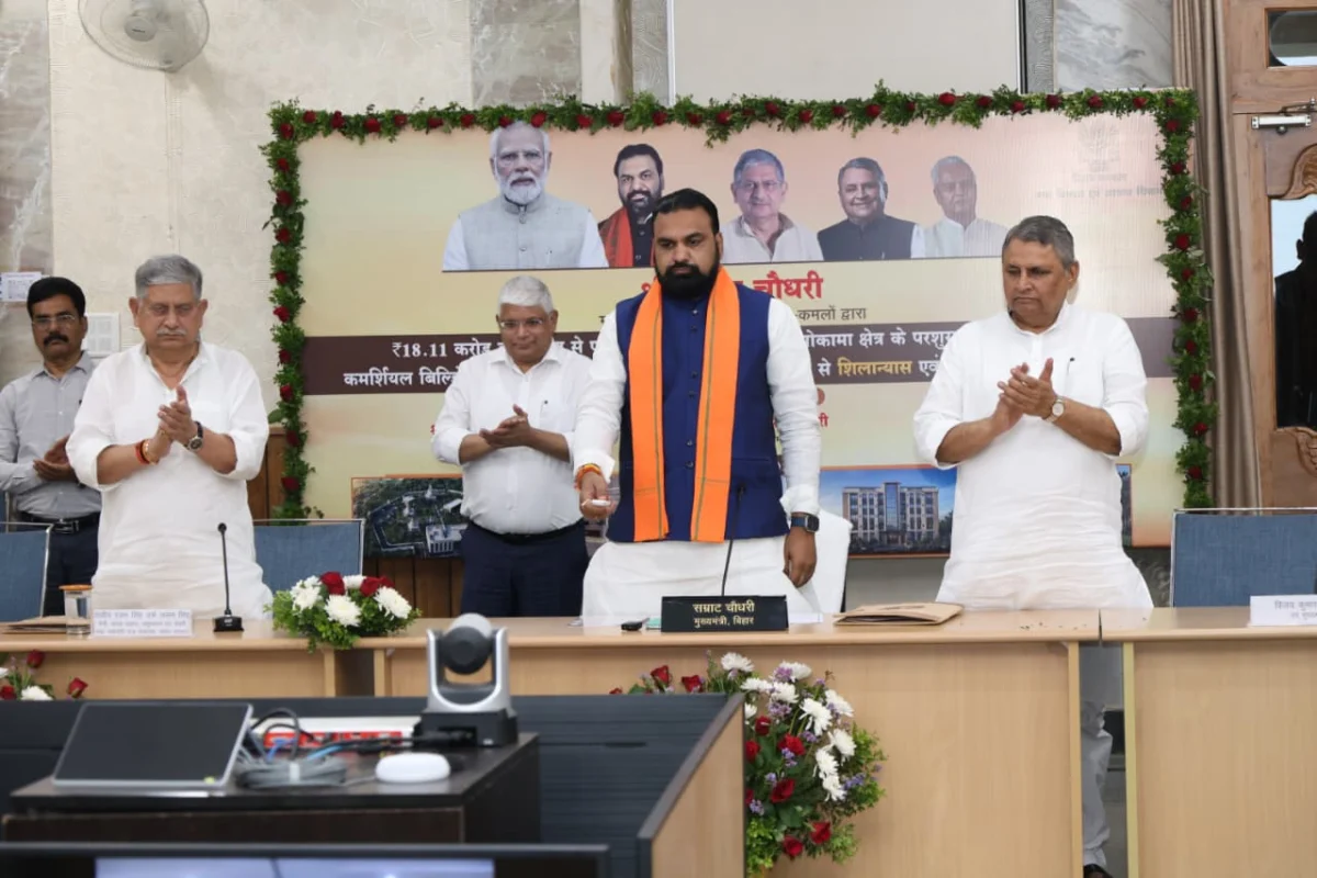 मोकामा की धरती पर 'परशुराम' शक्ति का उदय: सम्राट चौधरी ने 18 करोड़ की योजना का किया शिलान्यास; भारी उद्योगों के लिए जमीन चिह्नित करने का निर्देश 1 मोकामा की धरती पर 'परशुराम' शक्ति का उदय: सम्राट चौधरी ने 18 करोड़ की योजना का किया शिलान्यास; भारी उद्योगों के लिए जमीन चिह्नित करने का निर्देश