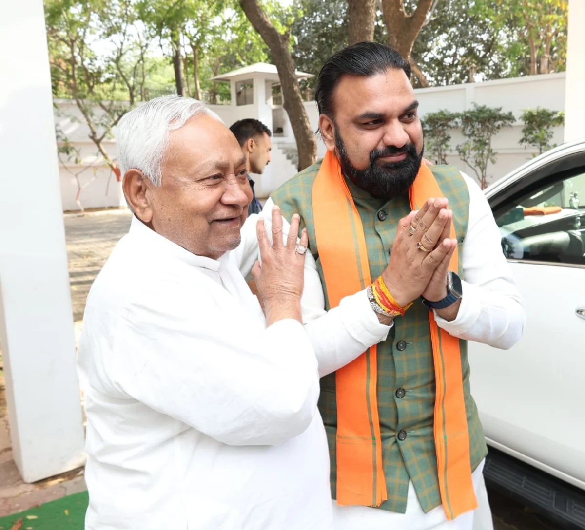 दिल्ली दौरे से लौटते ही एक्शन में मुख्यमंत्री: सम्राट चौधरी ने 1 अणे मार्ग पहुँचकर नीतीश कुमार से की मुलाकात; बिहार के सियासी गलियारों में सुगबुगाहट तेज 1 दिल्ली दौरे से लौटते ही एक्शन में मुख्यमंत्री: सम्राट चौधरी ने 1 अणे मार्ग पहुँचकर नीतीश कुमार से की मुलाकात; बिहार के सियासी गलियारों में सुगबुगाहट तेज