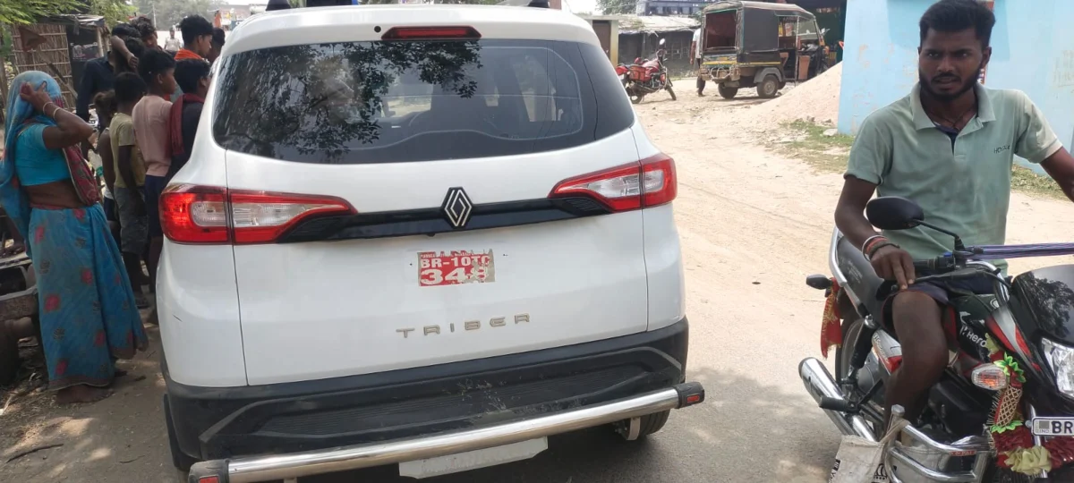 ​नारायणपुर में रफ़्तार का तांडव: आइसक्रीम खरीद रहे मासूमों को नई कार ने रौंदा; दो बच्चों की हालत नाजुक; भागलपुर रेफर