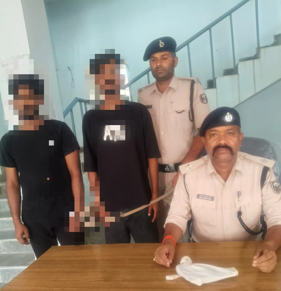 ​शाहकुण्ड पुलिस की बड़ी कामयाबी: बेलथु गांव में हथियार के साथ दो सगे भाई गिरफ्तार; किसी बड़ी वारदात को अंजाम देने की थी फिराक