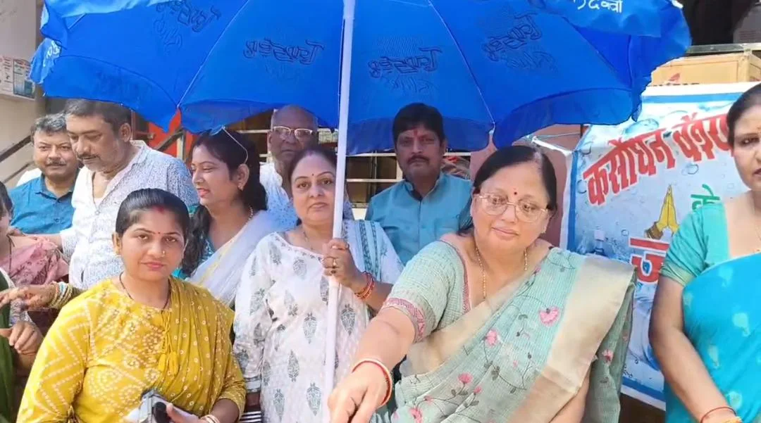 भागलपुर में भीषण गर्मी के बीच राहत की फुहार: कशोधन वैश्य महिला समिति ने शुरू की शीतल जल सेवा; राहगीरों को सत्तू का भी मिला सहारा 1 भागलपुर में भीषण गर्मी के बीच राहत की फुहार: कशोधन वैश्य महिला समिति ने शुरू की शीतल जल सेवा; राहगीरों को सत्तू का भी मिला सहारा