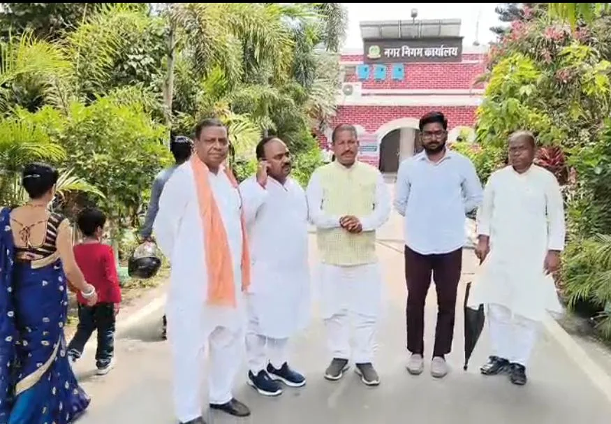 भागलपुर में अवैध होर्डिंग-पोस्टर पर सख्ती, नगर निगम ने बनाई कड़ी कार्रवाई की रणनीति 1 भागलपुर में अवैध होर्डिंग-पोस्टर पर सख्ती, नगर निगम ने बनाई कड़ी कार्रवाई की रणनीति