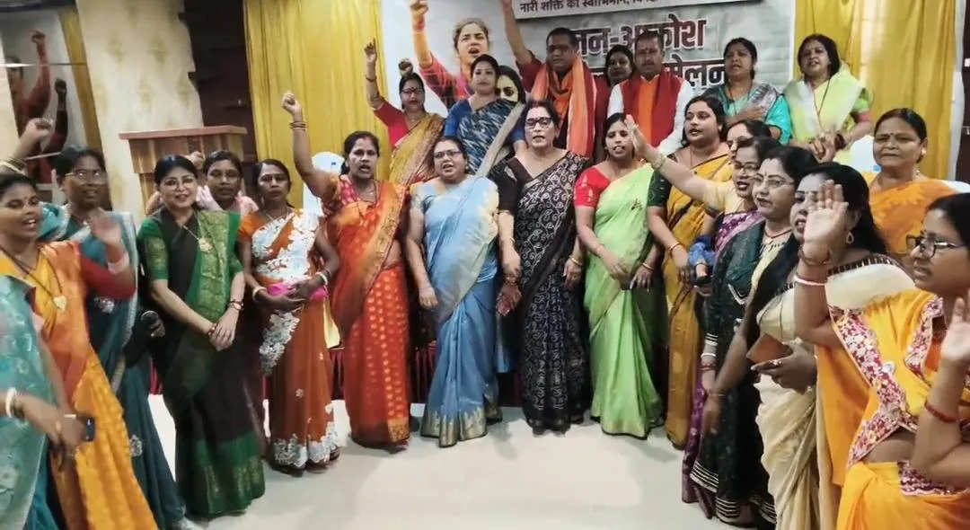 भागलपुर में महिला आरक्षण पर गरजीं नेता, 2029 तक 33% आरक्षण लागू करने का दावा 1 भागलपुर में महिला आरक्षण पर गरजीं नेता, 2029 तक 33% आरक्षण लागू करने का दावा