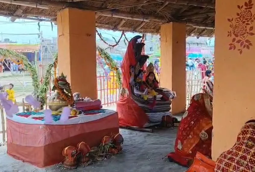 नौ दिवसीय विष्णु महायज्ञ में उमड़ी श्रद्धालुओं की भीड़, धार्मिक माहौल से गूंजा इलाका 1 नौ दिवसीय विष्णु महायज्ञ में उमड़ी श्रद्धालुओं की भीड़, धार्मिक माहौल से गूंजा इलाका