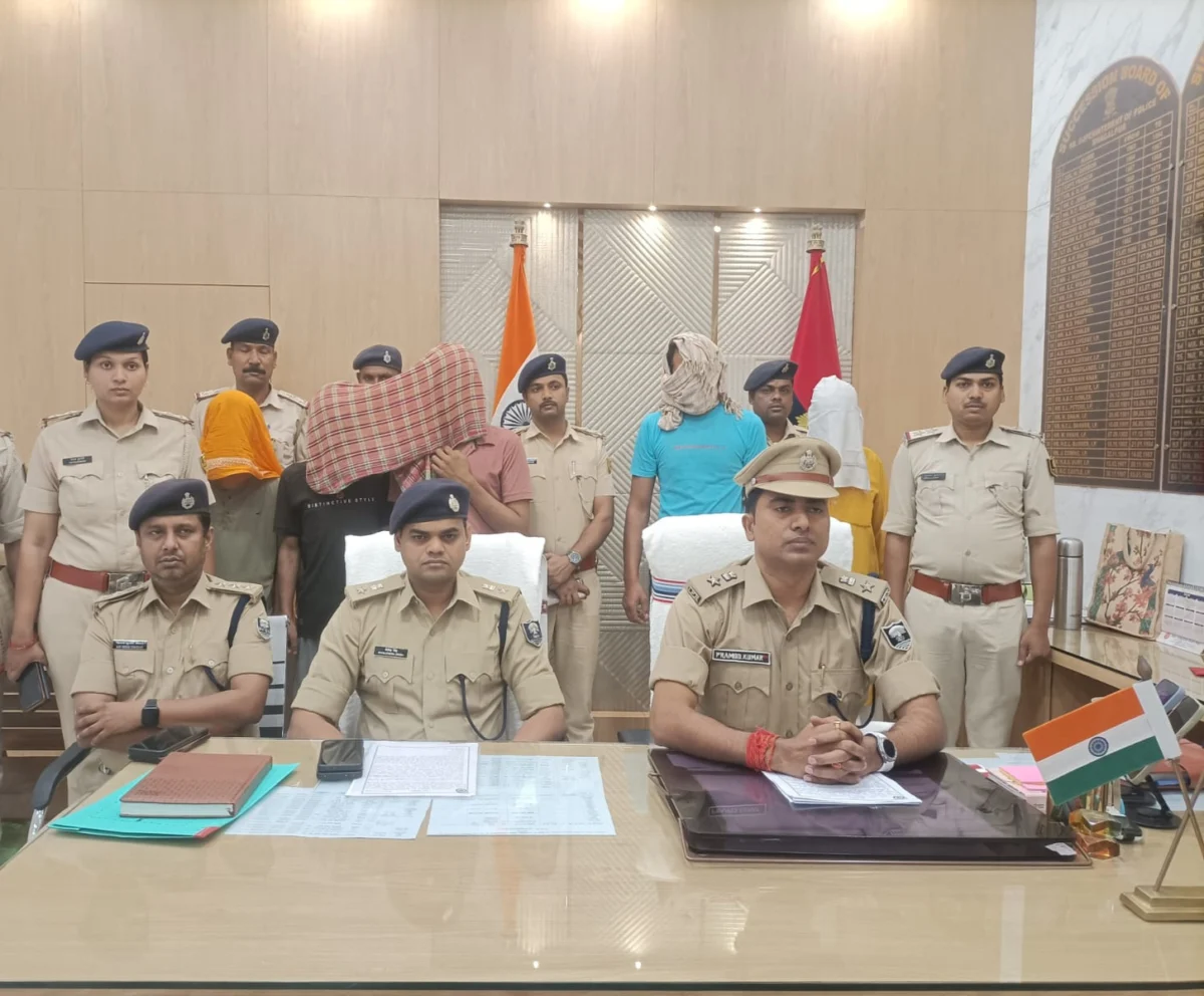 भागलपुर में नशे के अवैध कारोबार पर पुलिस की सर्जिकल स्ट्राइक: बबरगंज में 306 ग्राम ब्राउन शुगर के साथ एक नाबालिग निरुद्ध; रेलवे ढाला के पास रंगे हाथ पकड़ाया