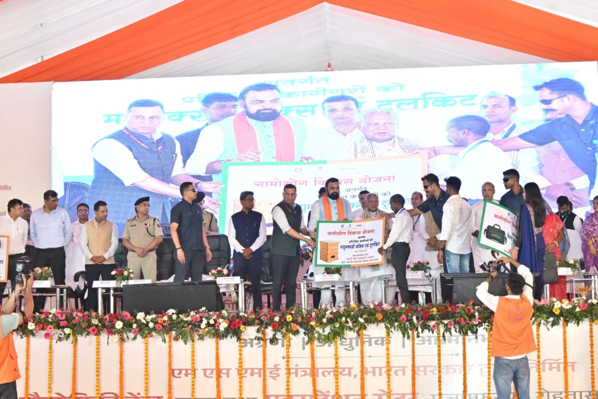 रफ्तार पकड़ता बिहार: पटना के बिहटा में टेक्नोलॉजी सेंटर का भव्य उद्घाटन, MSME सेक्टर को मिलेगा नया बल 1 रफ्तार पकड़ता बिहार: पटना के बिहटा में टेक्नोलॉजी सेंटर का भव्य उद्घाटन, MSME सेक्टर को मिलेगा नया बल