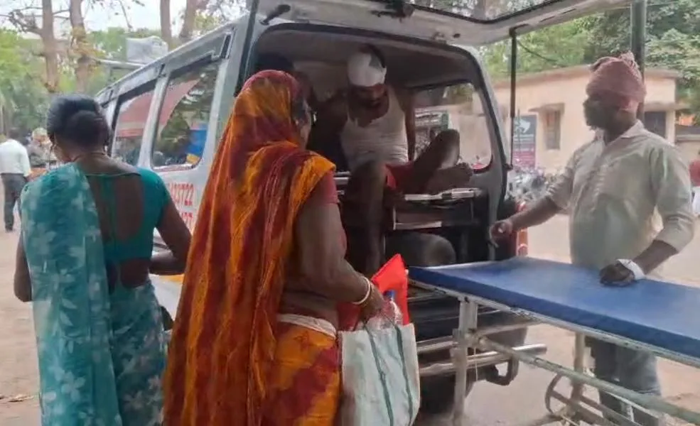 जमीन विवाद में खूनी संघर्ष, एक ही परिवार के चार लोग घायल 1 जमीन विवाद में खूनी संघर्ष, एक ही परिवार के चार लोग घायल