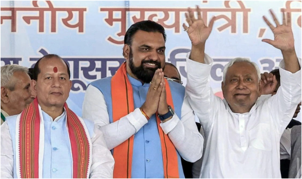 बिहार में CM फेस को लेकर सियासी हलचल तेज: सम्राट चौधरी समेत दावेदारों पर ‘पर्ची सिस्टम’ की चर्चा, आनंद मोहन का बड़ा दावा 1 बिहार में CM फेस को लेकर सियासी हलचल तेज: सम्राट चौधरी समेत दावेदारों पर ‘पर्ची सिस्टम’ की चर्चा, आनंद मोहन का बड़ा दावा