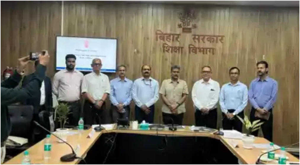 बिहार में शिक्षा का नया मॉडल: किताबों के साथ टेक्नोलॉजी और गेम-बेस्ड लर्निंग, छात्रों की सोचने की क्षमता पर फोकस 1 बिहार में शिक्षा का नया मॉडल: किताबों के साथ टेक्नोलॉजी और गेम-बेस्ड लर्निंग, छात्रों की सोचने की क्षमता पर फोकस
