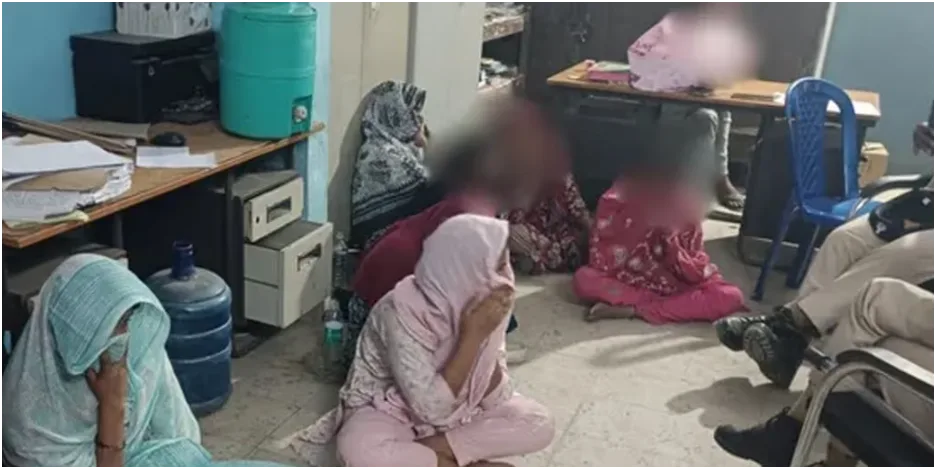 मधेपुरा में देह व्यापार का भंडाफोड़: पुलिस की छापेमारी में 11 महिलाएं मुक्त, तीन युवक हिरासत में
