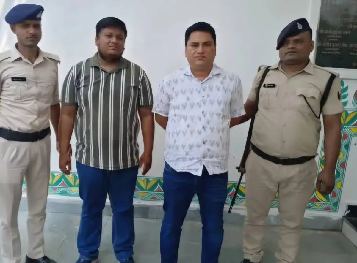 भ्रष्टाचार के दलदल में धंसे कलेक्ट्रेट के दो 'मोहरे' सस्पेंड: डीएम की बड़ी कार्रवाई से भागलपुर प्रशासनिक गलियारे में हड़कंप 1 भ्रष्टाचार के दलदल में धंसे कलेक्ट्रेट के दो 'मोहरे' सस्पेंड: डीएम की बड़ी कार्रवाई से भागलपुर प्रशासनिक गलियारे में हड़कंप