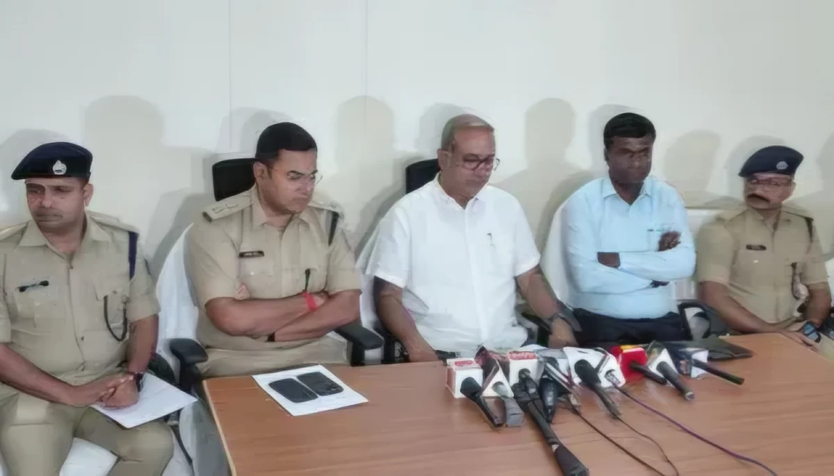 ​झारखंड में बिहार के ‘सॉल्वर सिंडिकेट’ का बड़ा खुलासा: उत्पाद सिपाही परीक्षा से पहले 164 गिरफ्तार, जहानाबाद का मास्टरमाइंड दबोचा गया