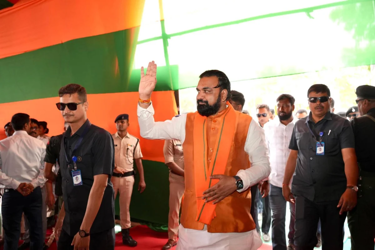 मुंगेर दौरे पर सीएम सम्राट चौधरी का सख्त संदेश: लंबित फाइलों पर कार्रवाई तय, पंचायतों में लगेंगे विशेष कैंप 1 मुंगेर दौरे पर सीएम सम्राट चौधरी का सख्त संदेश: लंबित फाइलों पर कार्रवाई तय, पंचायतों में लगेंगे विशेष कैंप